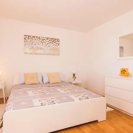 Stunning Home In Slivnica Gornja With Kitchen * Slivnica